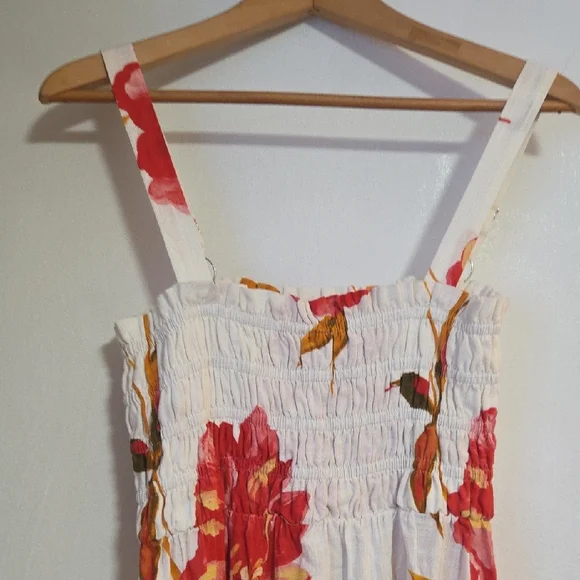 WHITE CLOSET ELEMETS Chic Floral Maxi Dress in Red and White - Picture 6 of 8